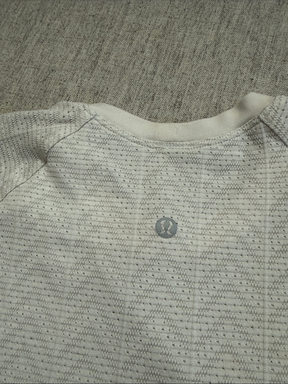lululemon Swiftly White Chevron Crop Top - Picture 4 of 4